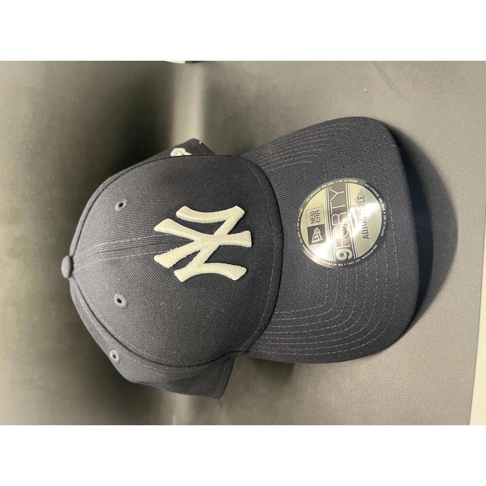 9Forty New York Yankees Black Adjustable Baseball Cap